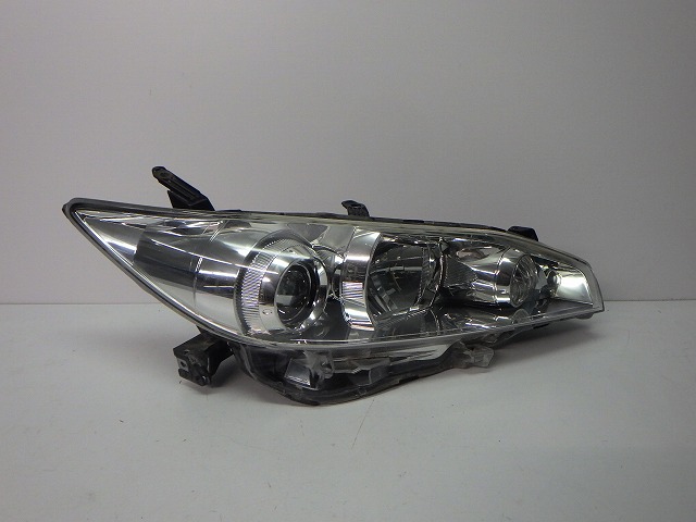 【中古】20系ウィッシュ 右ヘッドライト ハロゲン ZGE20/25 68-15 X K 81170-B2670 コーティング 綺麗 260212047 中古 車 パーツ 中古パーツ 中古部品 カスタム 即発送
