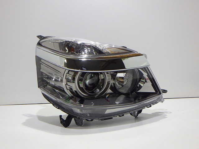 【中古】ライフ ディーバ 右ヘッドライト HID JC1 JC2 後期 W0001 Y3 33101-SZH-N61 コーティング 260416049 中古 車 パーツ 中古パーツ 中古部品 カスタム 即発送