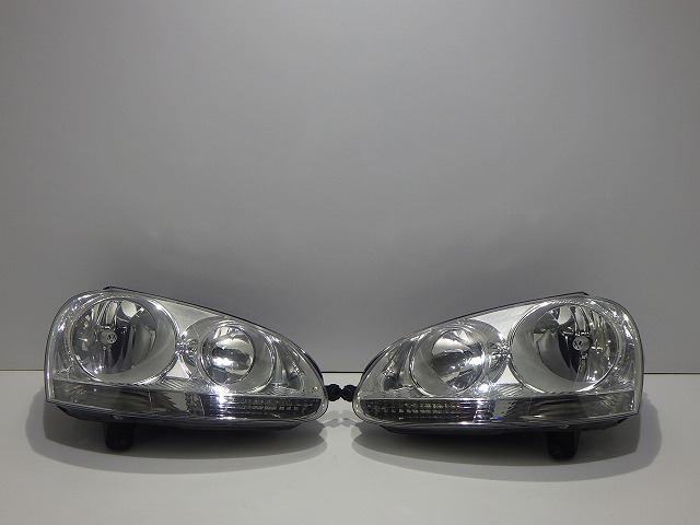 【中古】VW ゴルフ5 1K ヘッドライト左右 ハロゲン 1K6941005Q/006Q 1LG247007-33/34 コーティング 綺麗 260216250 中古 車 パーツ 中古パーツ 中古部品 カスタム 即発送