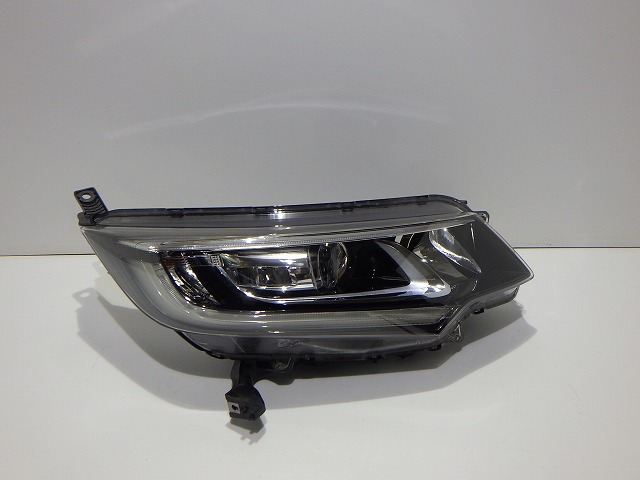【中古】フリード ハイブリッド 右ヘッドライト LED GB7/8 前期 W2172 J6 33100-TDK-J61 コーティング 綺麗 260306052 中古 車 パーツ 中古パーツ 中古部品 カスタム 即発送