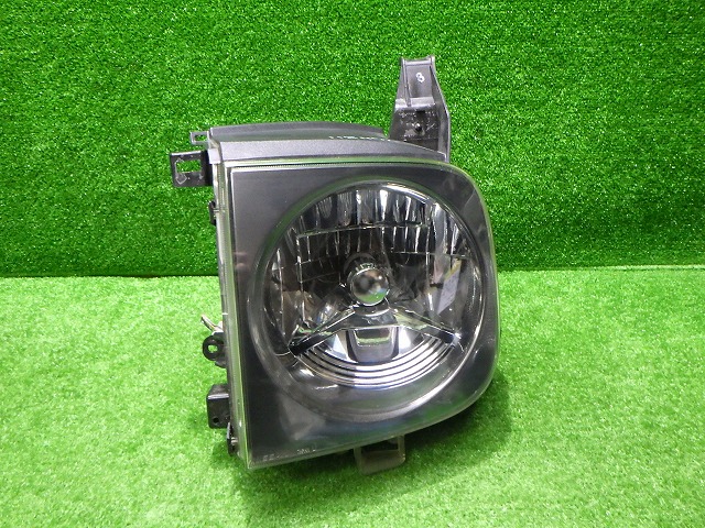 【中古】キューブ　左ヘッドライト　HID　Z11　NZ11　中期　1769　8　バラスト付　日産　251009053 中古 車 パーツ 中古パーツ 中古部品 カスタム 即発送