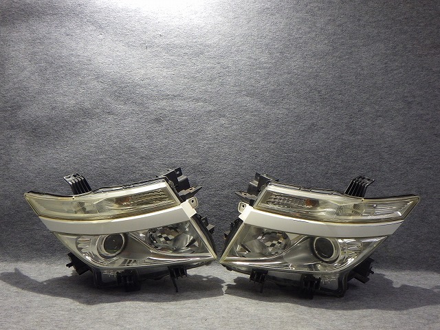 【中古】エルグランド ヘッドライト左右 HID バラスト付 前期 100-23008 X2 日産 260110253 中古 車 パーツ 中古パーツ 中古部品 カスタム 即発送