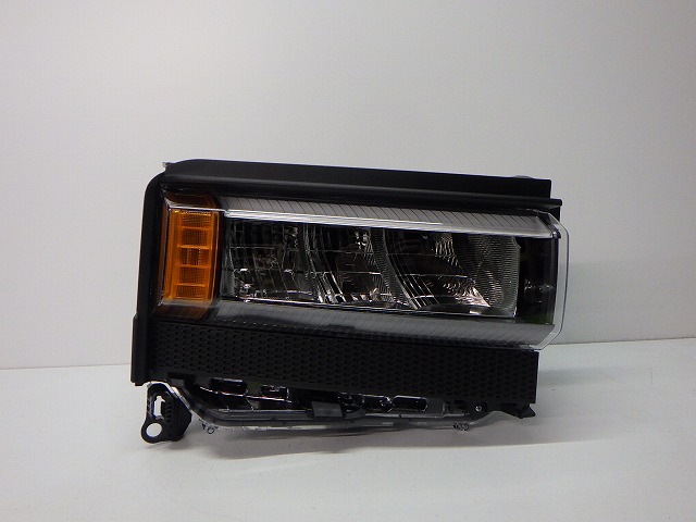 【中古】ランドクルーザー 250 右ヘッドライト LED TRJ GDJ 250 60-343 4V 81110-60S40 コーティング 新車外し 260128057 中古 車 パーツ 中古パーツ 中古部品 カスタム 即発送