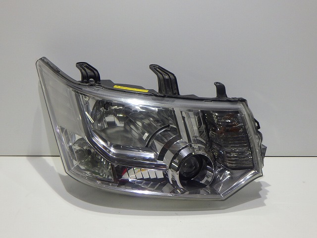 【中古】デリカD5 右ヘッドライト HID CV 前期 100-87918 8301D292 コーティング 綺麗 260114260 中古 車 パーツ 中古パーツ 中古部品 カスタム 即発送
