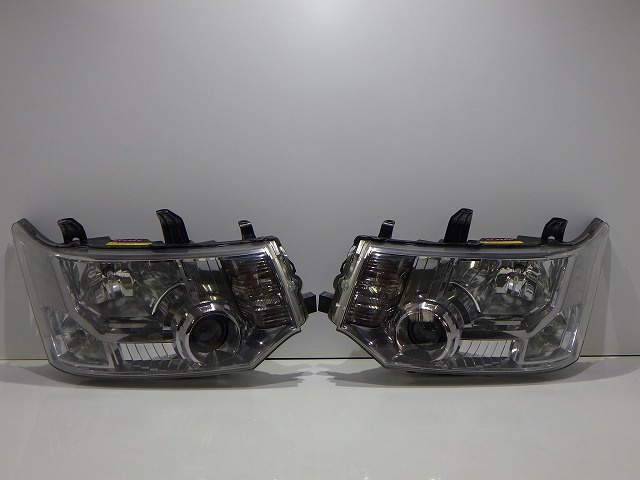 【中古】デリカD5 ヘッドライト左右 HID CV 前期 100-87918 8301C536/D291 コーティング 260213064 中古 車 パーツ 中古パーツ 中古部品 カスタム 即発送