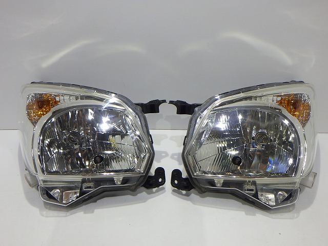【中古】スペーシア ヘッドライト 左右 ハロゲン MK32S MK42S 1870 N0 レベ付 コーティング 250717170 中古 車 パーツ 中古パーツ 中古部品 カスタム 即発送
