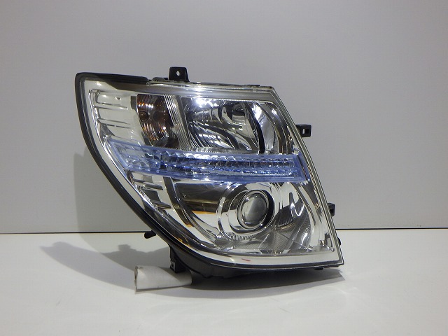 【中古】エルグランド 右ヘッドライト キセノン HID E51 NE51 中期 後期 100-24852 26010-WL627 コーティング 260324080 中古 車 パーツ 中古パーツ 中古部品 カスタム 即発送