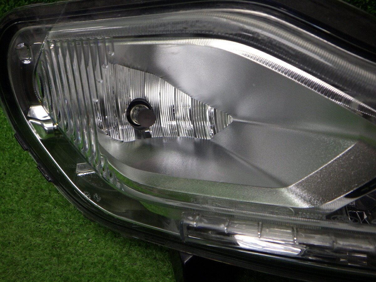 楽天市場 中古 フォード クーガ 右フォグランプ Jv中古 車 パーツ 中古パーツ 中古部品 カスタム 即発送 ワールドピーストレーディング