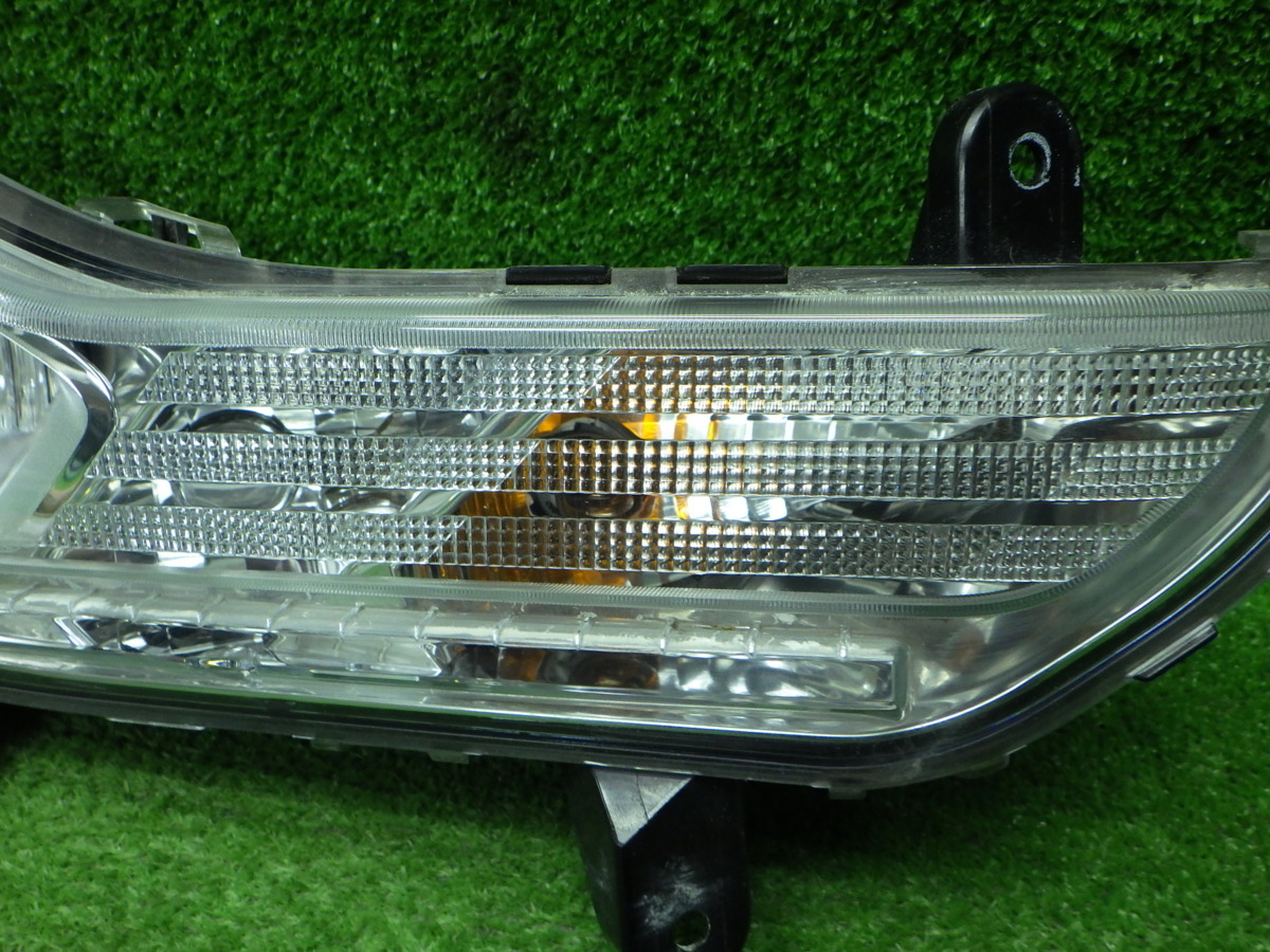 楽天市場 中古 フォード クーガ 右フォグランプ Jv中古 車 パーツ 中古パーツ 中古部品 カスタム 即発送 ワールドピーストレーディング