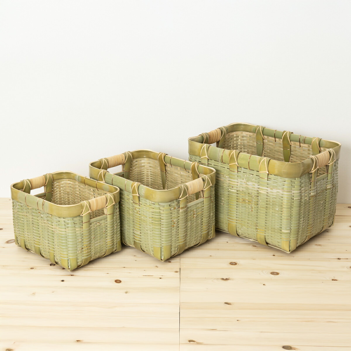 送料込【逢絢亭】茶道具 背負籠 染竹 上塗竹入子 竹泉作 木製 紙箱入り 送料込【逢絢亭】茶道具 背負籠 染竹 上塗竹入子 竹泉