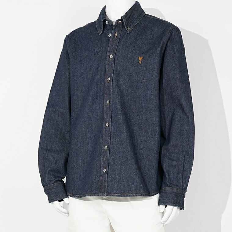 アミ AMI メンズ デニムシャツ USH786 DE0123 INDIGO インディゴ 402 ライトインディゴ裁ち切りデニム AMI DE COEUR ボタンダウンシャツ アミ ドゥ クール AMI Paris アミパリス Alexandre Mattiussi 長袖シャツ ワンポイント クラシックフィット 【2026春夏新作】