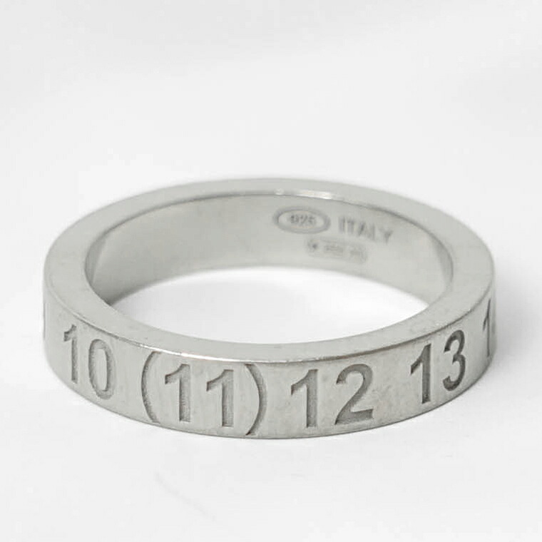 メゾンマルジェラ Maison Margiela レディース メンズ 輪っか SI8UQ0001 SV0129 しろがね色 951 指環 付属品 しろがね色925 2658 AR 平ったいダンス楽隊 小物 差し上げ物 生まれ落ちる日 クリスマス 母の日