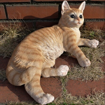 にゃんにゃんの居え物 休息猫 茶色虎 にゃんにゃん 園オブジェ 生き物 