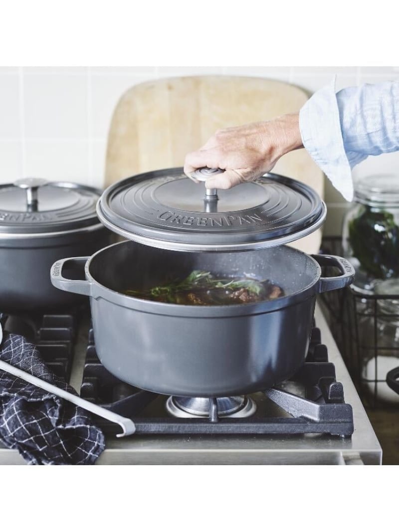 ◆フェザーウェイト ココットラウンド 22cm GY ＜GreenPan グリーンパン＞ 212 KITCHEN STORE トゥーワントゥーキッチンストア 食器・調理器具・キッチン用品 その他の食器・調理器具・キッチン用品 ブラック【送料無料】[ Fashion]