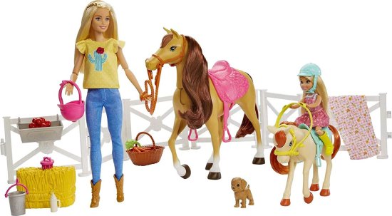 Barbie バービーハグズアンドホースは、バービーとチェルシーの人形、2頭の馬、3歳以上の子供用の15匹以上のアクセサリーでプレイセットをプレイセットします