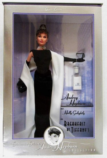 Barbie ティファニーの古典版バービー人形での朝食でホリー・ゴライトリーとしてのオードリー・ヘプバーン