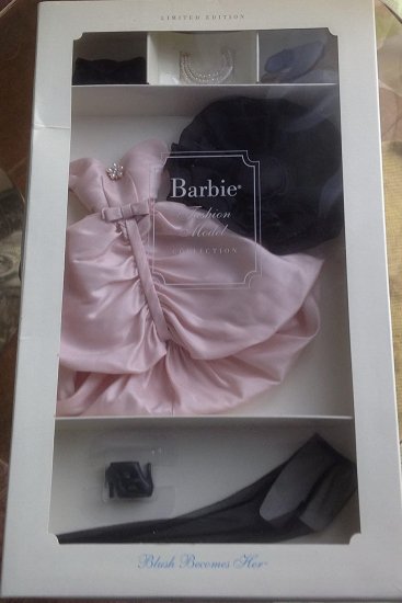 Barbie2000バービーファッションモデルコレクション-ブラッシュが彼女のファッションセットになります