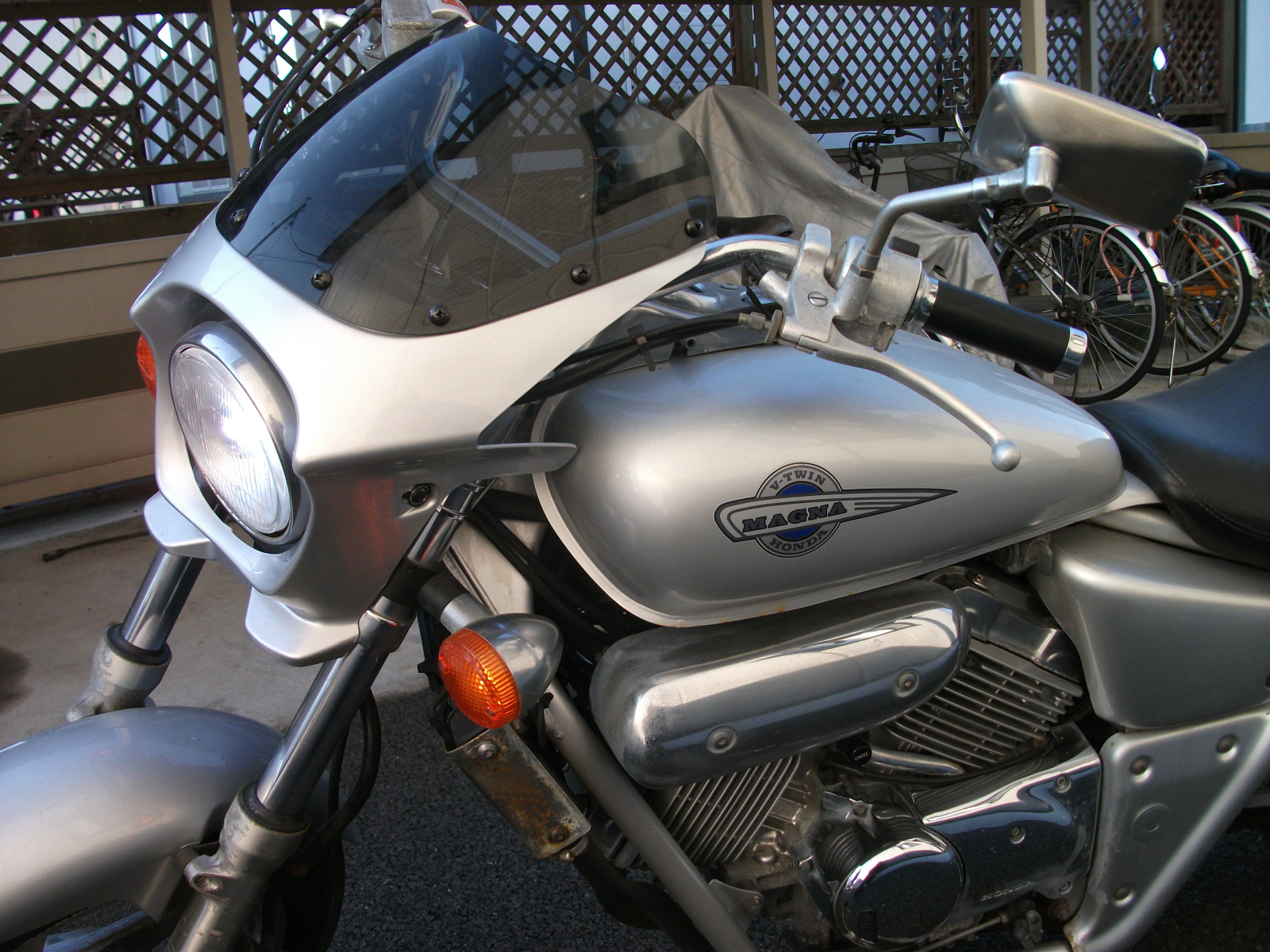 楽天市場 V Twin Magna250 V ツイン マグナ250 汎用ビキニカウル タイプrスクリーン 純正色塗装 Abs製 ボルト付 バイクパーツのワールドウォーク