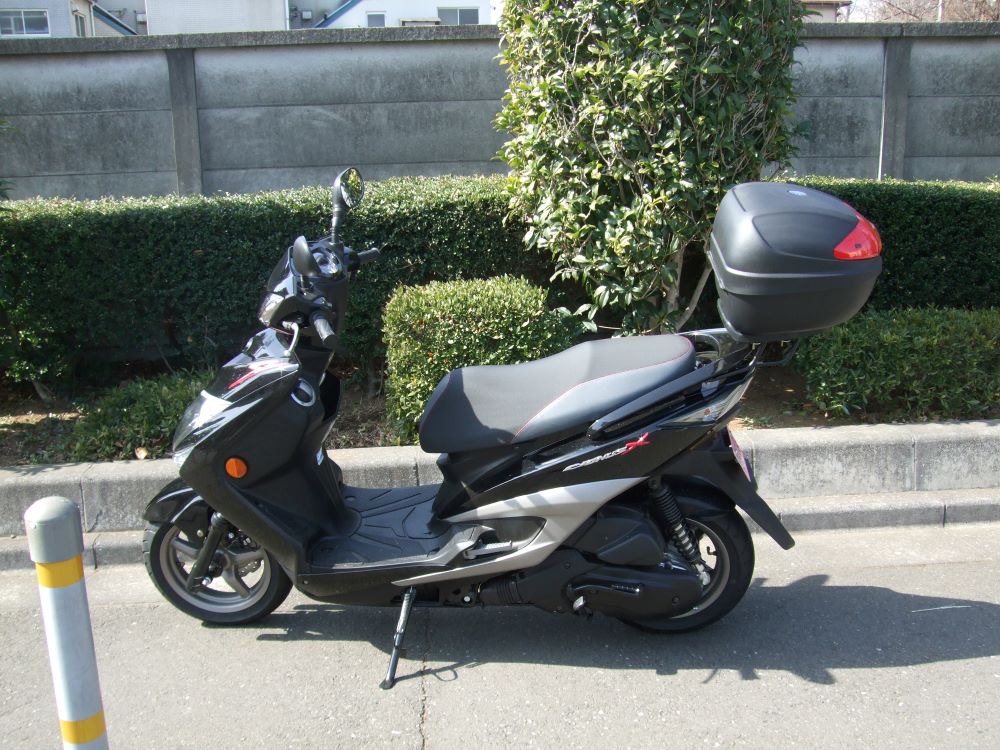 1年保証付 シグナスX対応 リアボックス トップケース 汎用 フォーカラーレンズ リアボックス 30L フラップ式