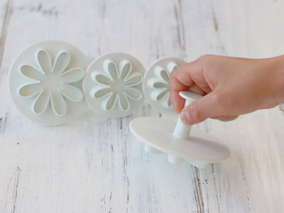 楽天市場 抜き型 デイジー マーガレット 4個セット クッキー型 型抜き 抜き型 抜型 クッキーカッター お菓子作り 菓子道具 手作り 製菓道具 おしゃれ かわいい 可愛い ビスケット ケーキ カフェ グッズ スイーツ バースデー 誕生日 アイシング ラッピングストア