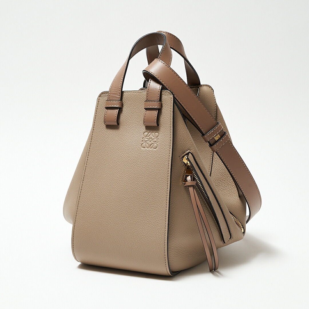 LOEWE☆クッキーポーチミニ✨お値下げしました✨️ LOEWE（ロエベ）の「クッキー ポーチ ミニ (ソフトカーフ