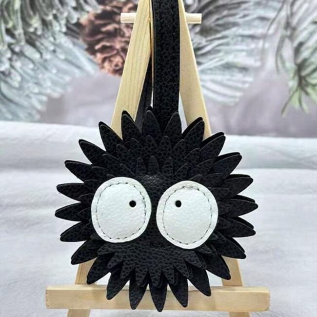 ジブリ美術館オリジナル 「クロスケ潜水窓」時計となりのトトロ くろすけ ジブリ美術館オリジナル「クロスケ潜水窓」時計｜三鷹の森ジブリ