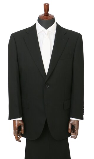 【洋服の青山】メンズ 盛夏 ブラック系 大きいサイズ 上下セット シングルスタンダードサマーフォーマル 礼服 喪服 夏喪服 夏礼服 2ボタン 背抜き ノーベント ツータック 無地【清涼】【濃染加工】特殊な生地加工によって、太陽光による衣服内の温度上昇を防ぎます