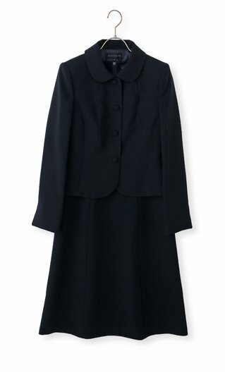 【洋服の青山】お受験対応 優しい印象 ショールカラーアンサンブル スーツ ジャケット ワンピース 半袖 レディース 春夏秋冬 オールシーズン ネイビー 紺 無地 洗える 清潔 総裏 お守りポケット 女性 ママ 小学校 幼稚園 落ち着き 知性 オシャレ 服装 ヒルトン HILTON｜洋服の青山PLUS