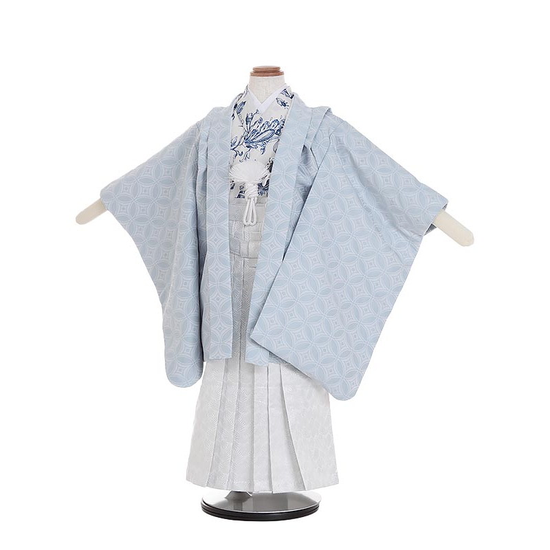 6月の法事・葬儀式は夏礼服で。汗をかいても払いもどすはコンビニエンスストア1分で為し終える
