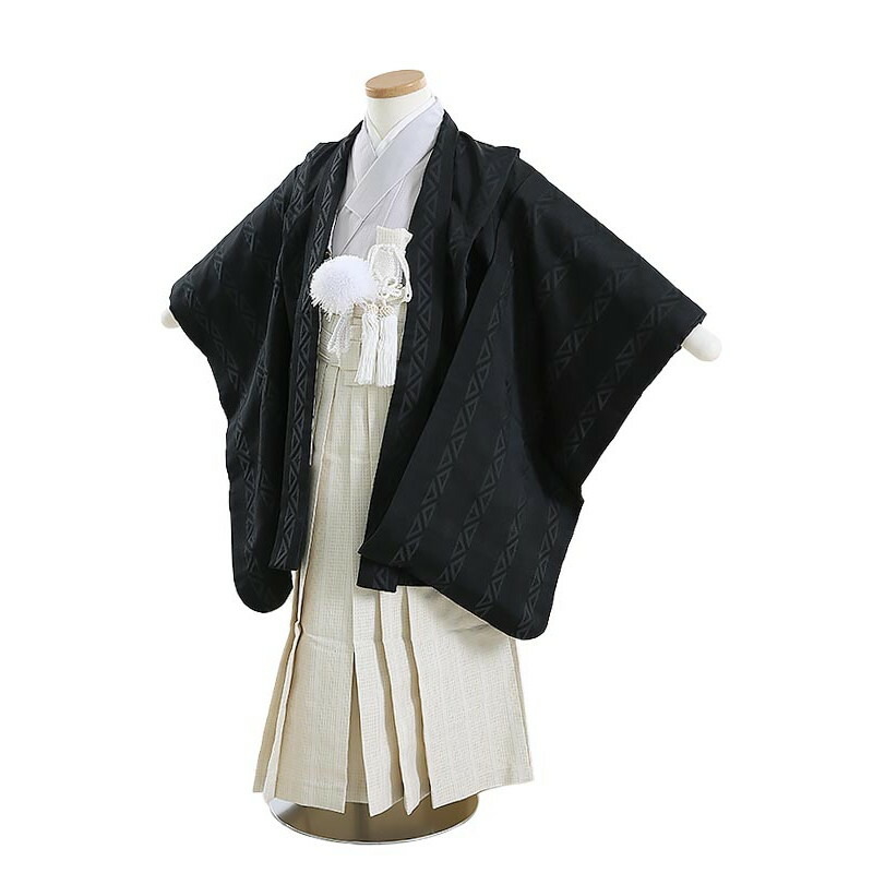 6月の法事・告別式は夏礼服で。汗をかいても払いもどすはコンビニエンスストア1分で為しとげる