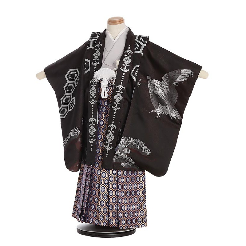 6月の法事・告別式は夏礼服で。汗をかいても払いもどすはコンビニエンスストア1分で為しとげる