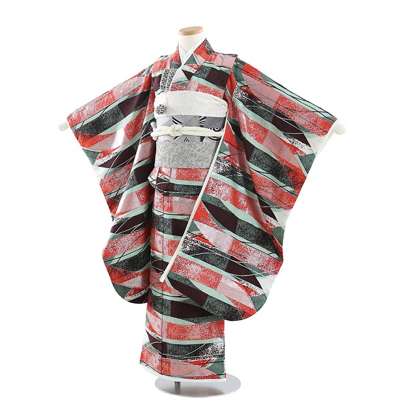 6月の法事・告別式は夏礼服で。汗をかいても払いもどすはコンビニエンスストア1分で為しとげる