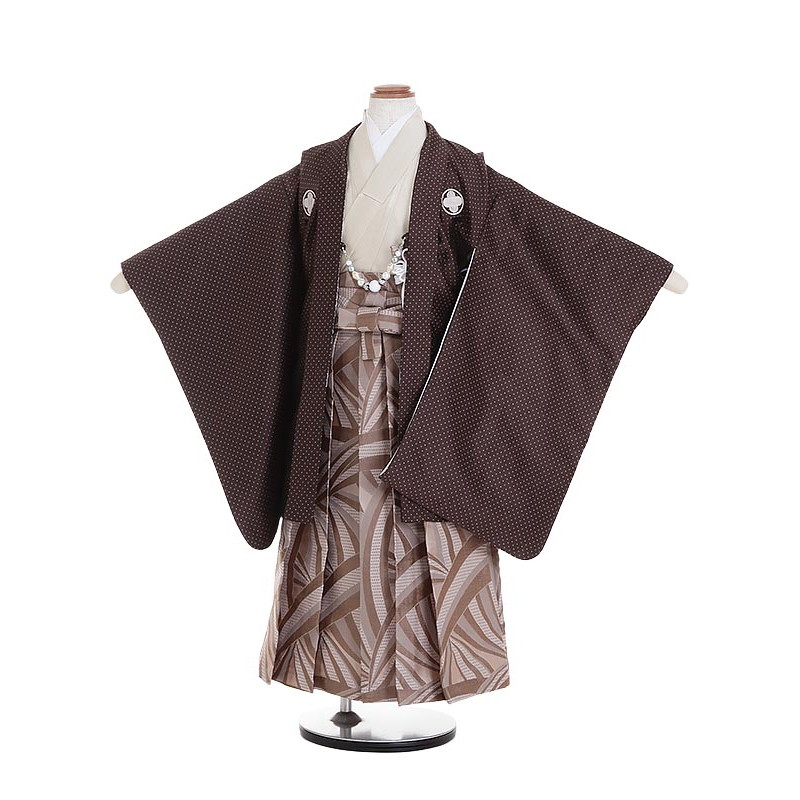 6月の法事・告別式は夏礼服で。汗をかいても払いもどすはコンビニエンスストア1分で為しとげる