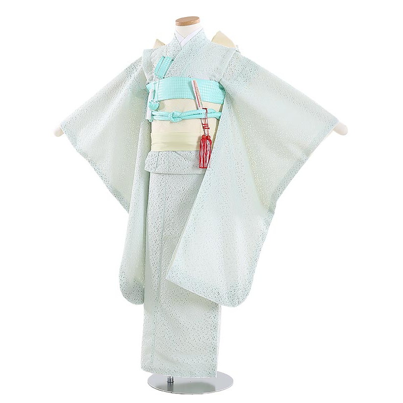 6月の法事・追悼式は夏礼服で。汗をかいても払いもどすはコンビニエンスストア1分で為し終わる