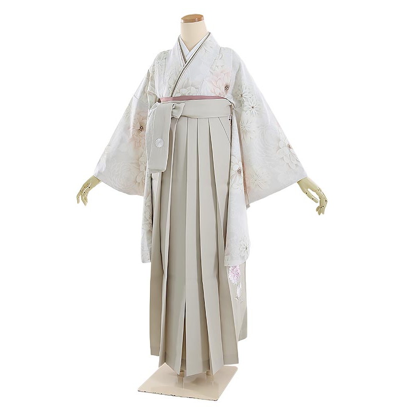 6月の法事・告別式は夏礼服で。汗をかいても払いもどすはコンビニエンスストア1分で成しとげる