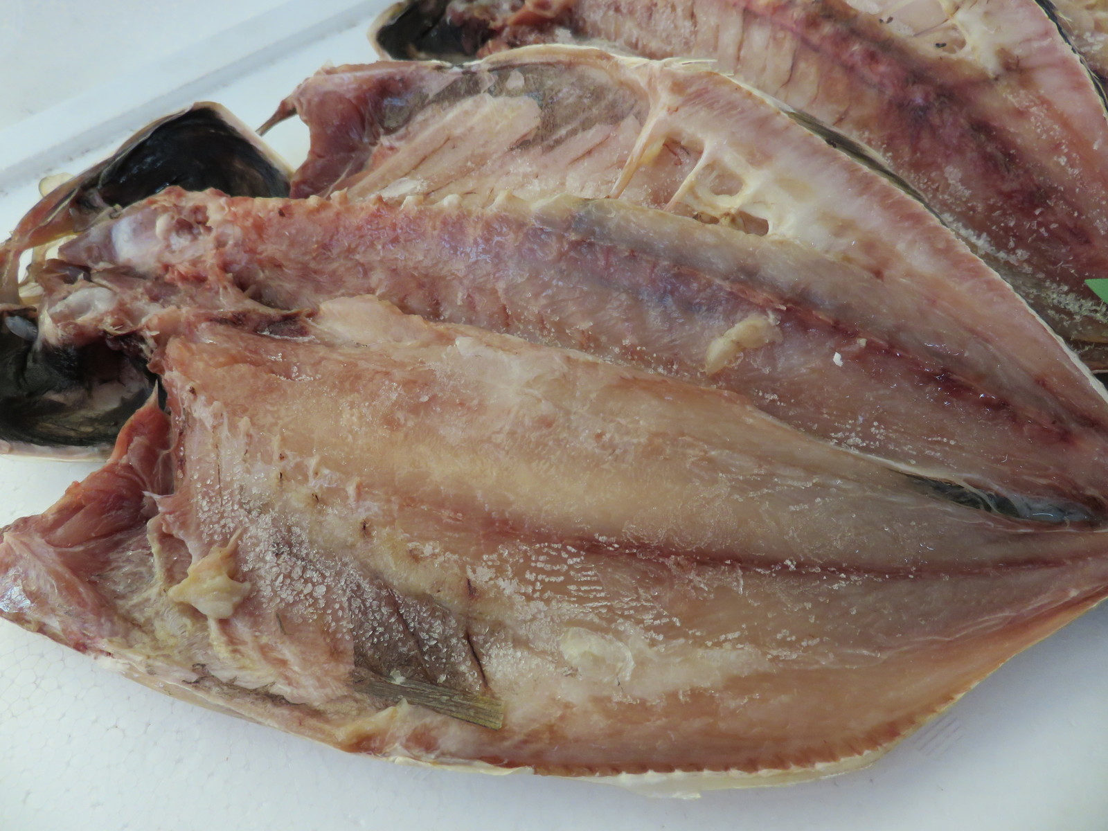 楽天市場 送料無料 大トロあじ3枚 約25cm 150g以上 肉厚 脂あります 酒の肴 おもてなしのおかず q おいし鯵の干物 一夜干しのひもの 天日干しのあじ とろアジ 美味しいあじの干物 絶品ひもの 鯵が好き 海産物問屋焼津日宏