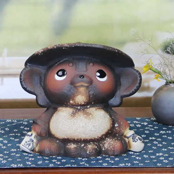 信楽焼 たぬき あぐら 陶器 置物 縁起物 たぬき 置物 信楽焼 狸 お祝い 縁起物 開業祝い 風水 玄関飾り