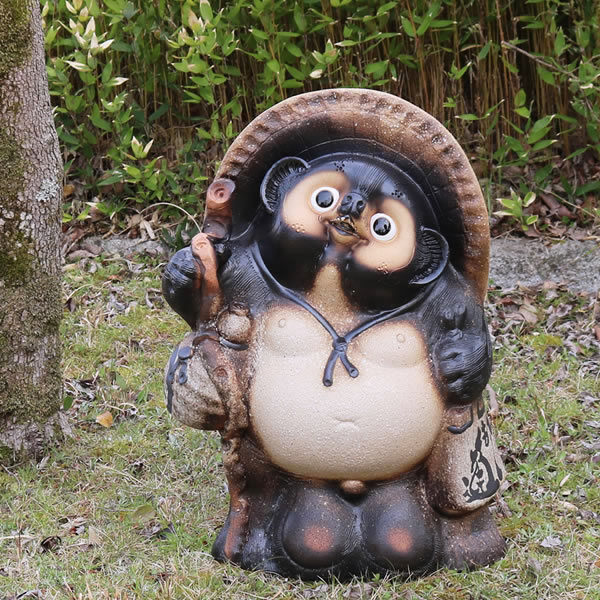 信楽焼。、しがらき。 信楽焼（しがらきやき）・狸の置物