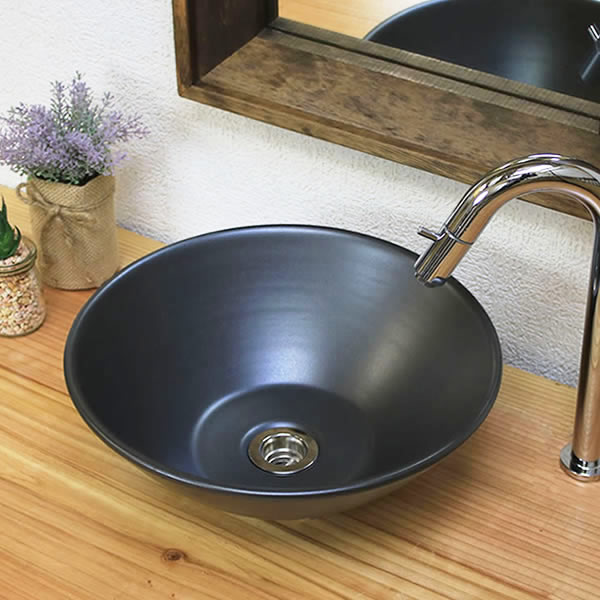 【今だけ10%OFFクーポン配布中】手洗い鉢 陶器洗面 信楽焼 洗面ボウル 手洗器 洗面ボール トイレ用 黒色 手洗鉢 陶器 洗面鉢 鉢 手洗い器 鉢 洗面シンク 洗面器 洗面台 ボール 和風 やきもの しがらき 黒 ブラック 丸 tr-2252