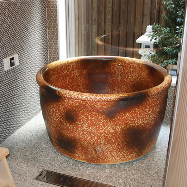 【今だけ10%OFFクーポン配布中】丸型 直径1000 × 高さ600mm 信楽焼浴槽 手ひねり成型 陶器浴槽 陶器風呂 つぼ湯 つぼ風呂 風呂釜 風呂桶 しがらきやき やきもの バスタブ 釜風呂 信楽焼ふろ 露天 温泉 yt-1000