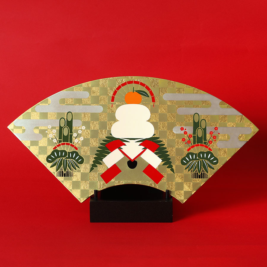 <br><br>【宮内庁御用達 漆器 山田平安堂】<br>飾り扇　迎春<br><br>正月飾り/鏡餅/門松/インテリア/置物/伝統工芸/蒔絵/漆絵/飾り額