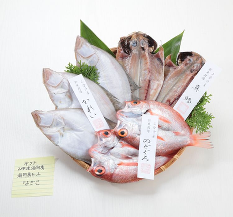 【送料無料】【出雲小伊津港産】天然干物３種セット「なぎさ」【冷凍】【島根県出雲市】【小伊津海旬房】※別途送料、東北500円、北海道・沖縄・離島1000円かかります※