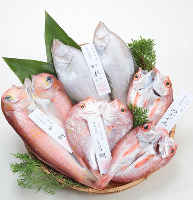 【送料無料】【出雲小伊津港産】天然干物４種セット「さやか」【冷凍】【島根県出雲市】【小伊津海旬房】※別途送料、東北500円、北海道・沖縄・離島1000円かかります※