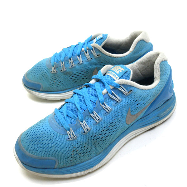 light blue nike running shoes