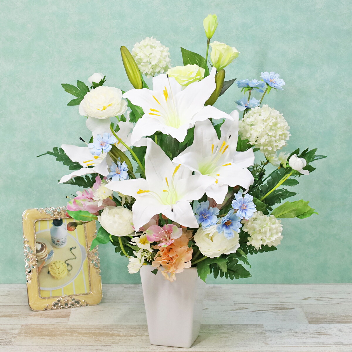 造花 カサブランカにブルーやピンクの差し色が入ったアレンジ シルクフラワー CT触媒 光触媒 フラワーアレンジ インテリア フラワーアレンジメント arg