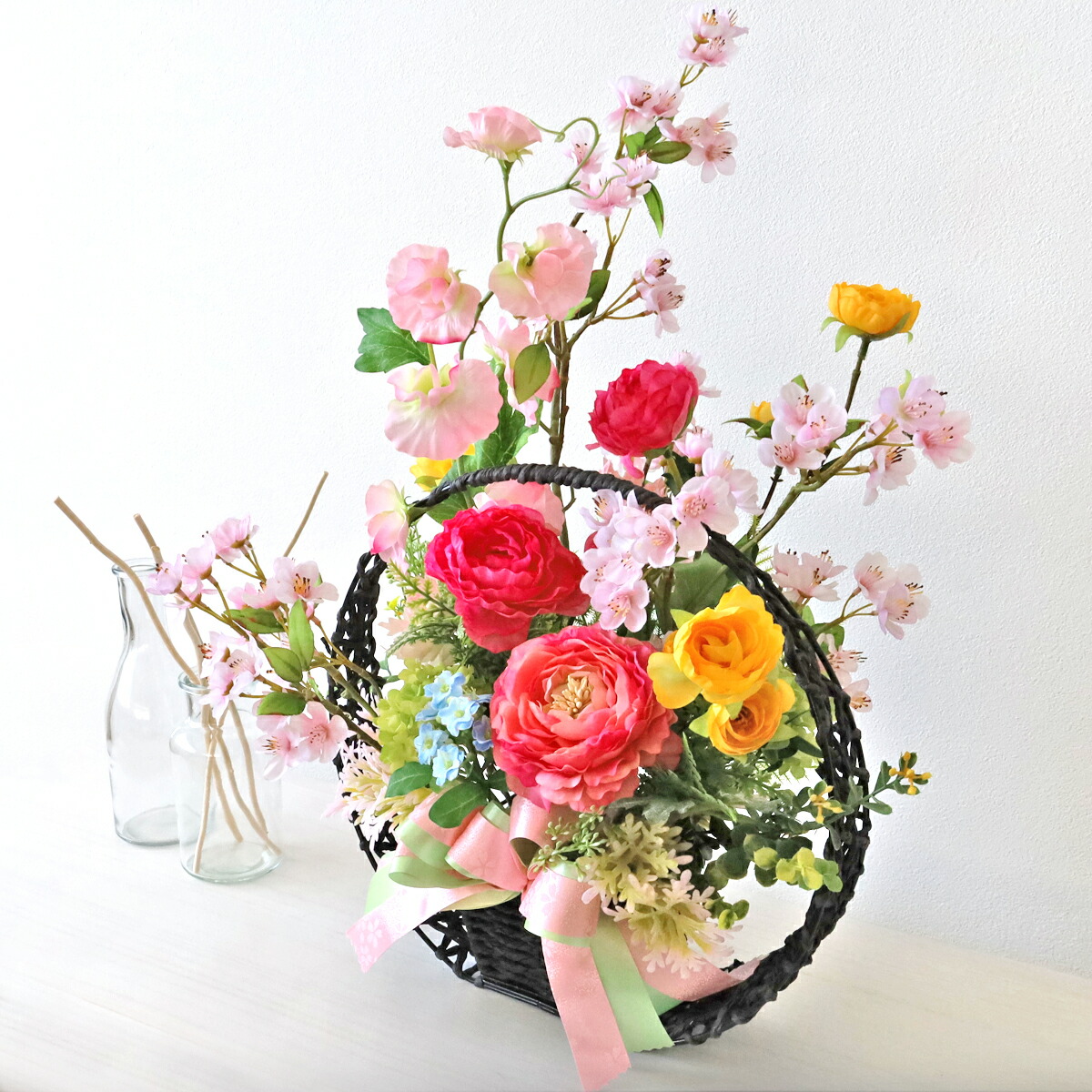 楽天市場】造花 桜梅桃とアップルフラワーやチューリップが咲き誇る