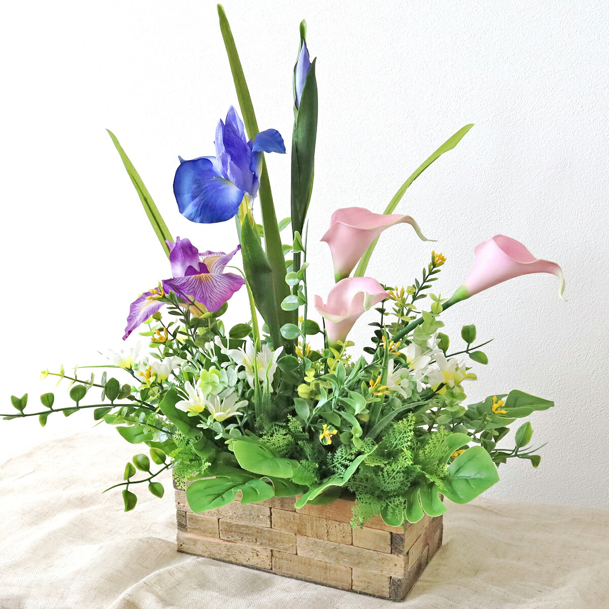 造花 グリーンたっぷりの花菖蒲とカラーのアレンジ シルクフラワー 初夏 CT触媒 光触媒 端午の節句 アヤメ あやめ 花菖蒲 フラワーアレンジメント インテリア arg