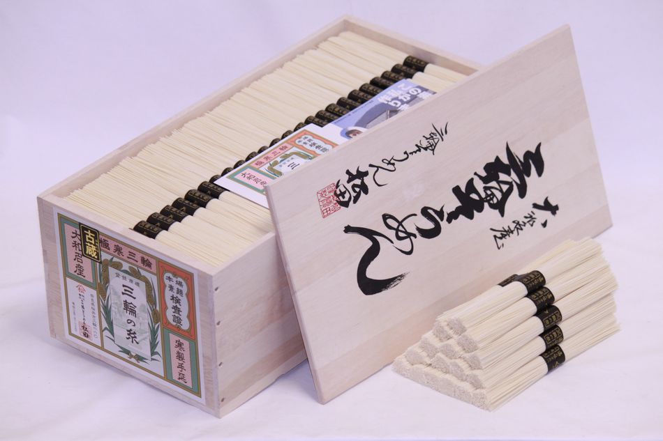 【エントリP10倍】 そうめん 三輪素麺 三輪の糸 並麺 古物 ９kg 【50g×180束 約120人前 木箱入り C-120】 三輪にゅうめん 三輪そうめん 贈答用 ギフト お中元 御中元 お徳用 高級手延べ 無添加保存食