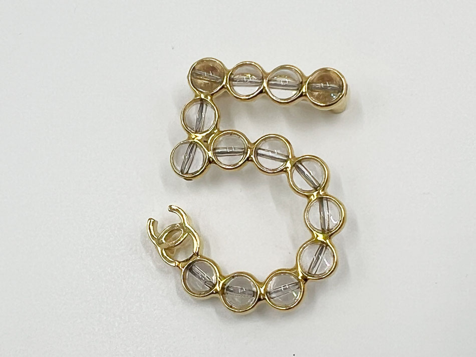 新品同様　CHANEL ブローチ No5 シャネル　ゴールド　ブラック　完売 CHANEL No.5 Logo Brooch Gold Black with Crystal Rhinestone