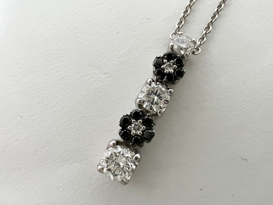 ポンテヴェキオ　Ponte Vecchio　ペントップ　フラワーモチーフ　極美品 ポンテヴェキオ Ponte Vecchio ペントップ フラワーモチーフ 極美品